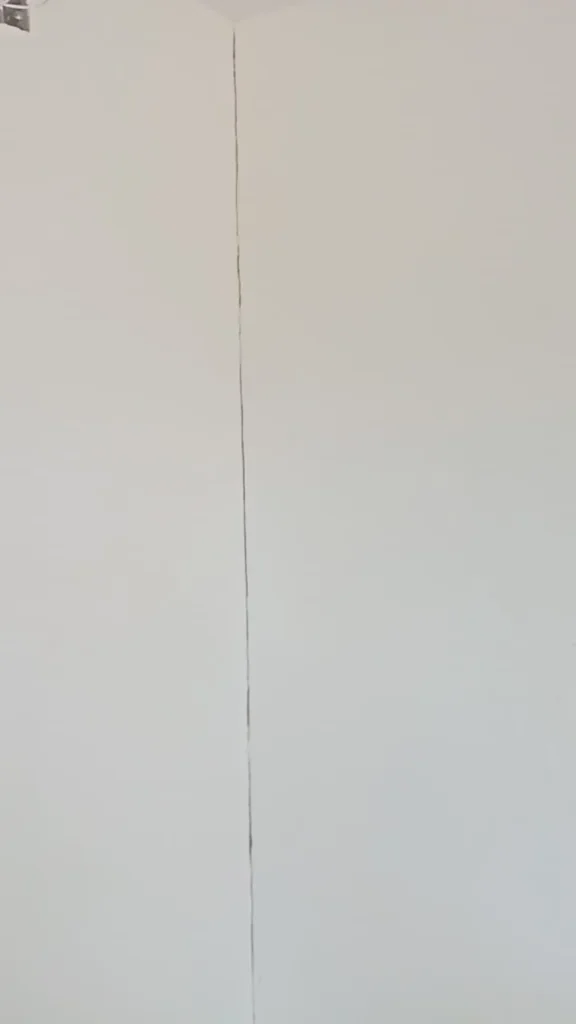 fisura de muro, muro dilatado