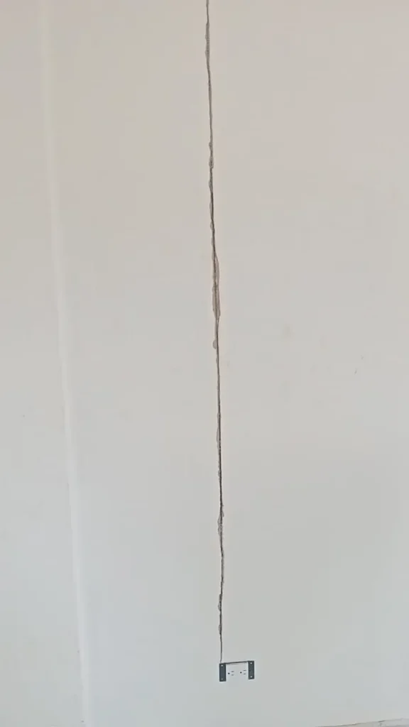 fisura de muro, muro dilatado